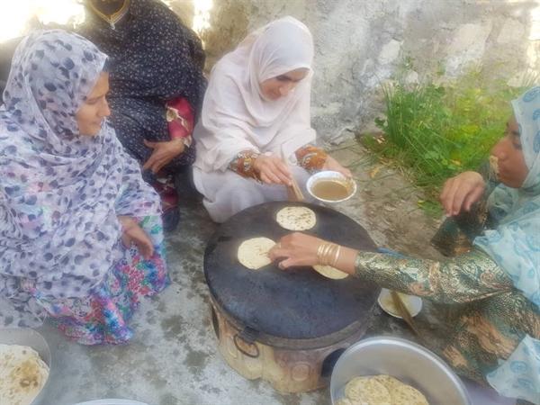 جشنواره پخت نان محلی در روستای رودبار شهرستان بستک برگزار گردید