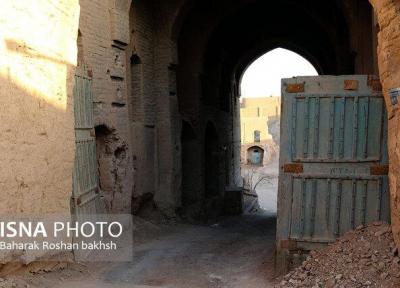 زباله دانی به نام کاروانسرا بیخ گوش امیرچخماق یزد