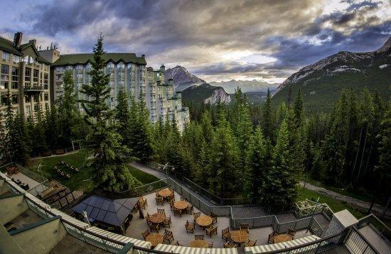 مقاله: هتل ریم راک بنف کانادا (The Rimrock Resort)
