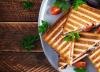 طرز تهیه اسنک پیتزایی خوش عطر و بو با طعم سوسیس و آویشن