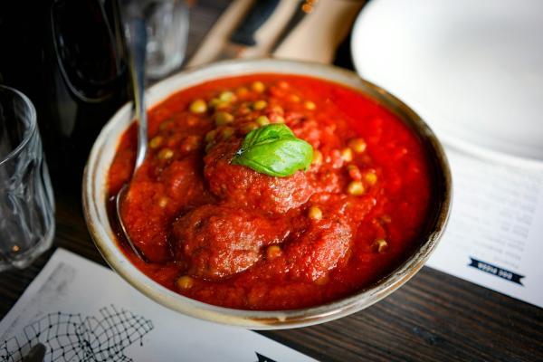 طرز تهیه کوفته تبریزی اصل مجلسی؛ رازهای وا نرفتن و سس مخصوص